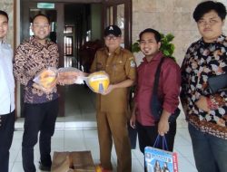 Beri Bantuan Bola, Dispora Bekasi Dukung BSI FLASH 2023